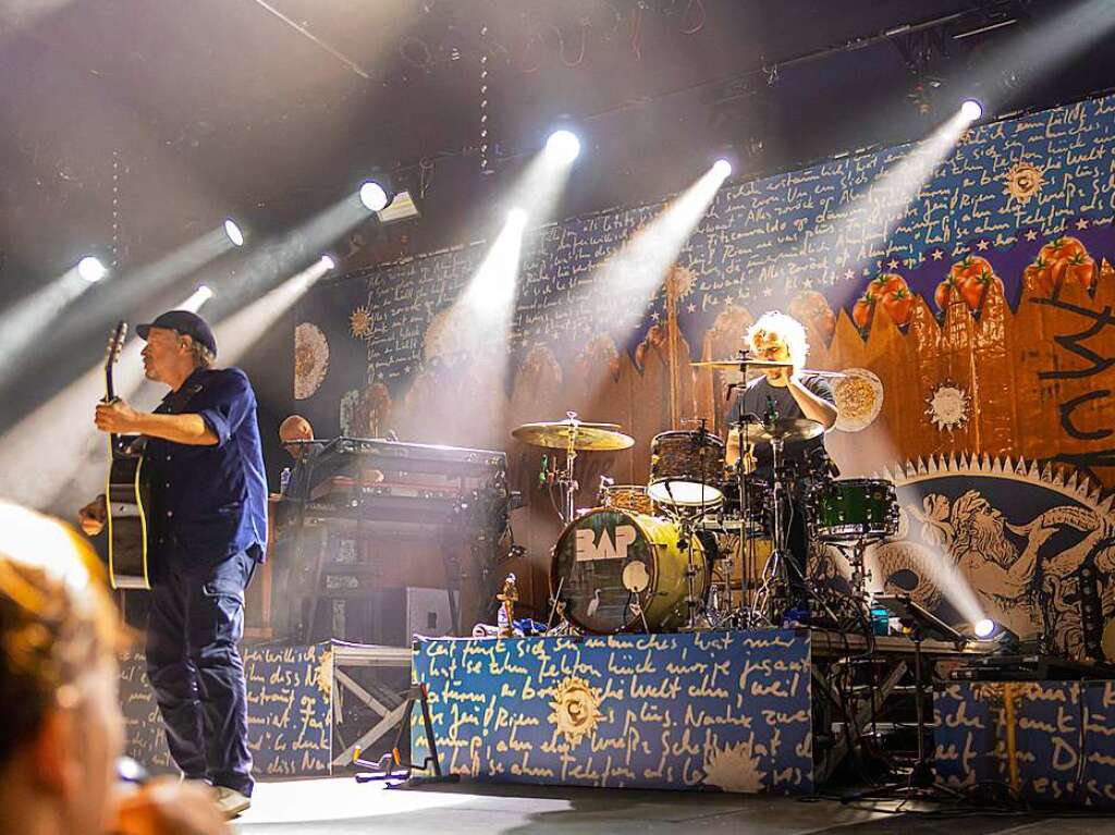 Bereits zum sechsten Mal zu Gast in Freiburg: Die Klner Band BAP um Snger Wolfgang Niedecken spielt im Zirkuszelt des Zelt-Musik-Festivals ein groes Konzert.