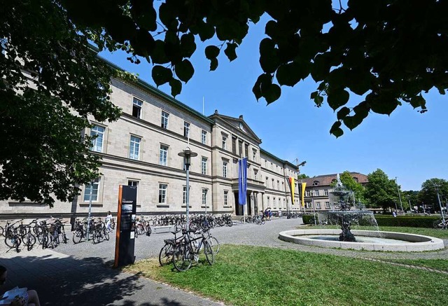 Ein Gebude der Eberhard-Karls-Universitt Tbingen.  | Foto: Bernd Weibrod (dpa)
