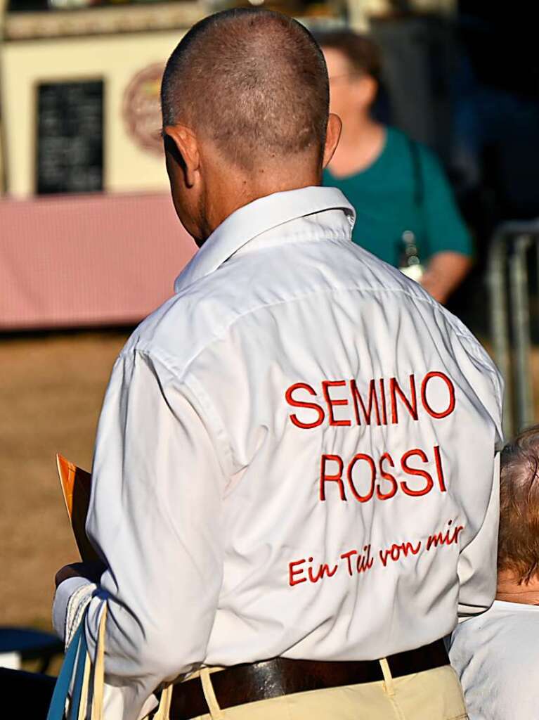 Semino Rossi fiel coronabedingt kurzfristig aus, Andy Borg sprang ein. Er sorgte mit Reiner Kirsten, Liane und traumhaftem Wetter fr einen von Schlagerfans umjubelten Auftakt nach Ma fr die Open Airs im Bad Krozinger Kurpark.