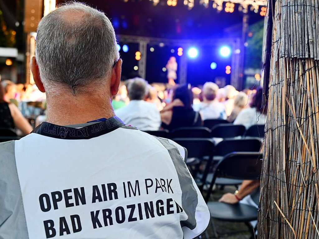 Semino Rossi fiel coronabedingt kurzfristig aus, Andy Borg sprang ein. Er sorgte mit Reiner Kirsten, Liane und traumhaftem Wetter fr einen von Schlagerfans umjubelten Auftakt nach Ma fr die Open Airs im Bad Krozinger Kurpark.