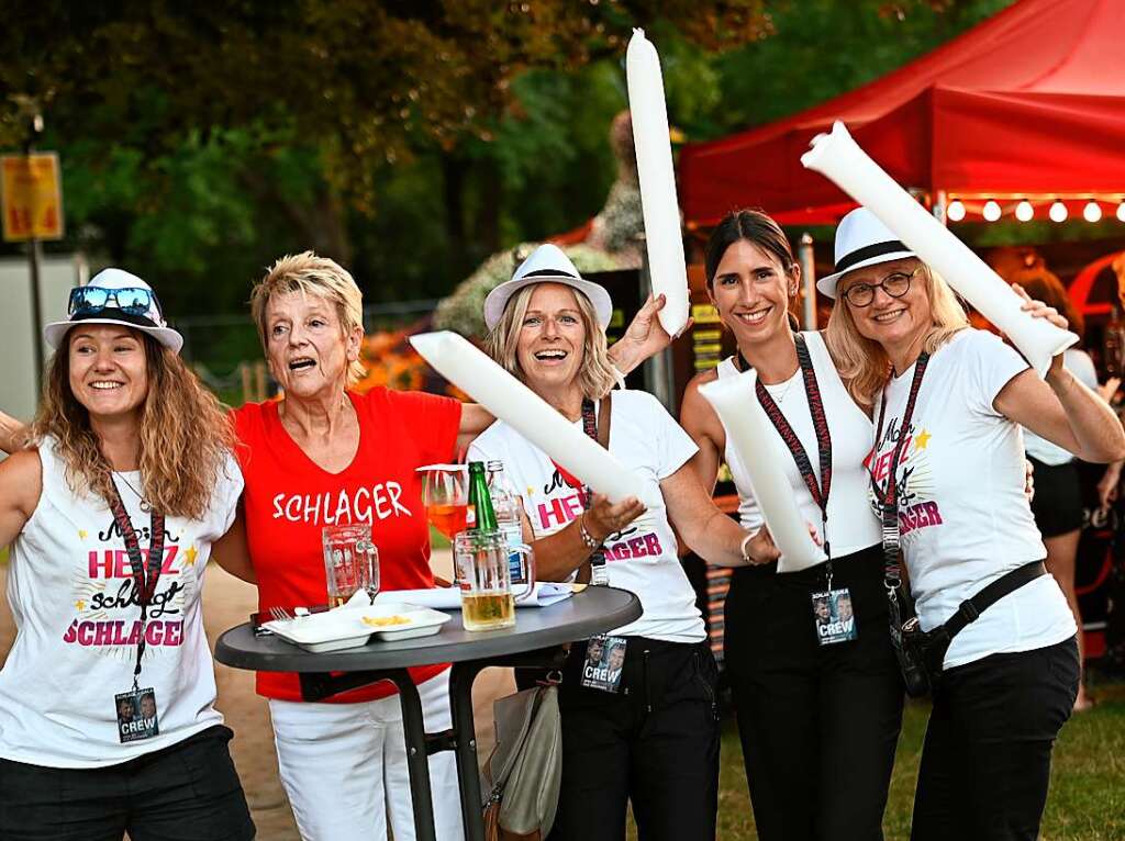 Semino Rossi fiel coronabedingt kurzfristig aus, Andy Borg sprang ein. Er sorgte mit Reiner Kirsten, Liane und traumhaftem Wetter fr einen von Schlagerfans umjubelten Auftakt nach Ma fr die Open Airs im Bad Krozinger Kurpark.