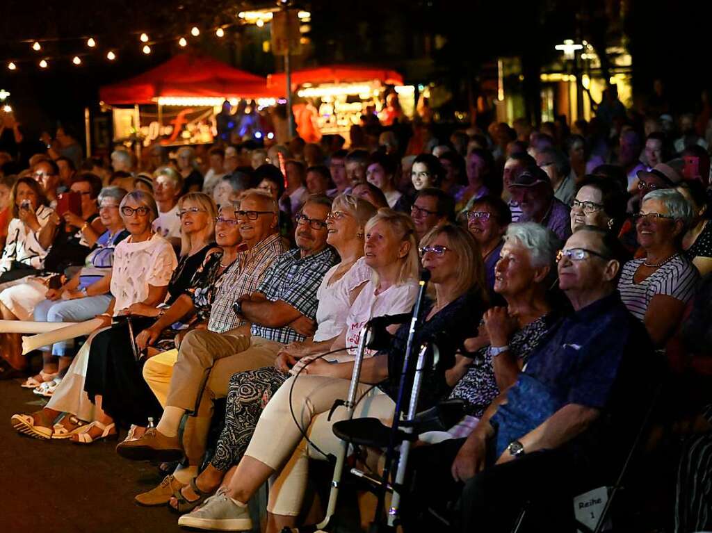 Semino Rossi fiel coronabedingt kurzfristig aus, Andy Borg sprang ein. Er sorgte mit Reiner Kirsten, Liane und traumhaftem Wetter fr einen von Schlagerfans umjubelten Auftakt nach Ma fr die Open Airs im Bad Krozinger Kurpark.