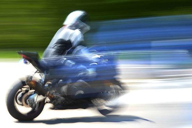 Junge Motorradfahrerin verletzt sich bei Unfall in Wehr schwer