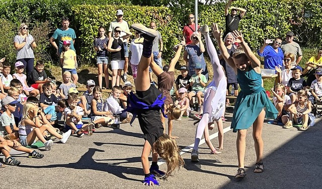 Die Entlassschler zeigten zum Abschie...u  beim Fest der Grundschule Wiechs.    | Foto: Hans-Jrgen Hege