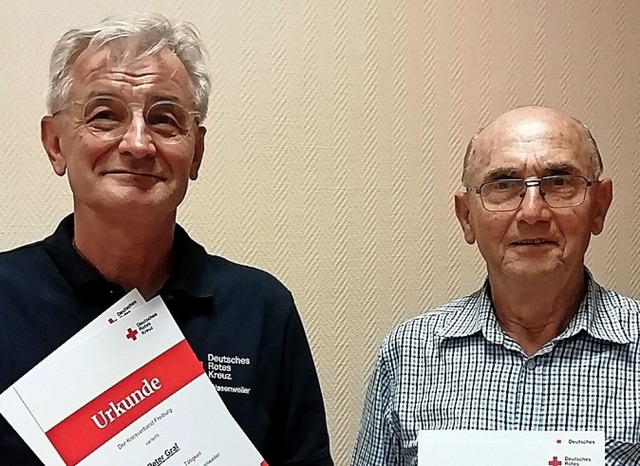 Peter Graf (links) wurde fr 50 Jahre ... Flubacher fr 65 Jahre ausgezeichnet.  | Foto: Sebastian Ehret