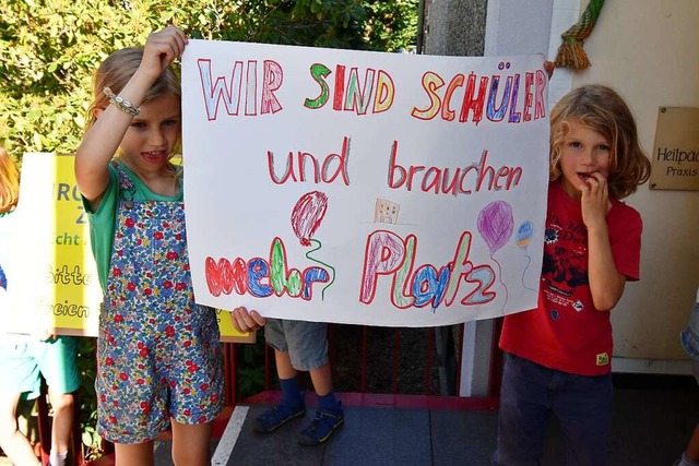 Mit bunten Plakaten haben Schler (und Eltern) fr ihr Anliegen geworben.  | Foto: Kathrin Blum