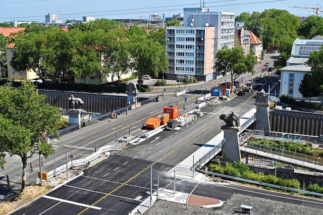 Zwei Seiten einer Brcke: Die rechte i...cht, die linke ist noch ganz die alte.  | Foto: Thomas Kunz