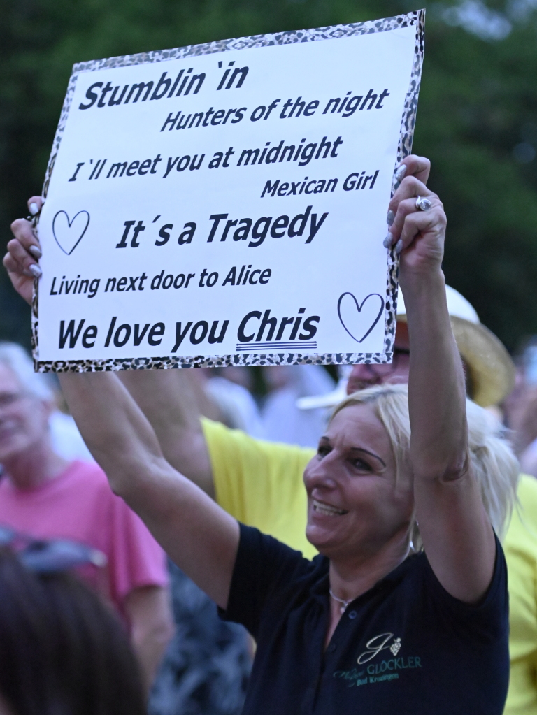 Riesenstimmung verbreitete beim zweiten Open Air im Kurpark Bad Krozingen Chris Norman mit seiner Band. Vor allem seine Smokie-Hits kamen bei den gut 1000 Fans gut an. Und die 