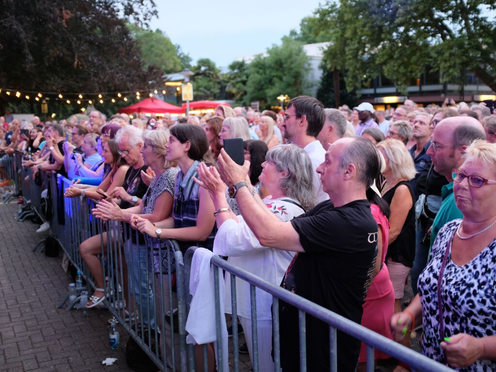 Riesenstimmung verbreitete beim zweiten Open Air im Kurpark Bad Krozingen Chris Norman mit seiner Band. Vor allem seine Smokie-Hits kamen bei den gut 1000 Fans gut an. Und die 