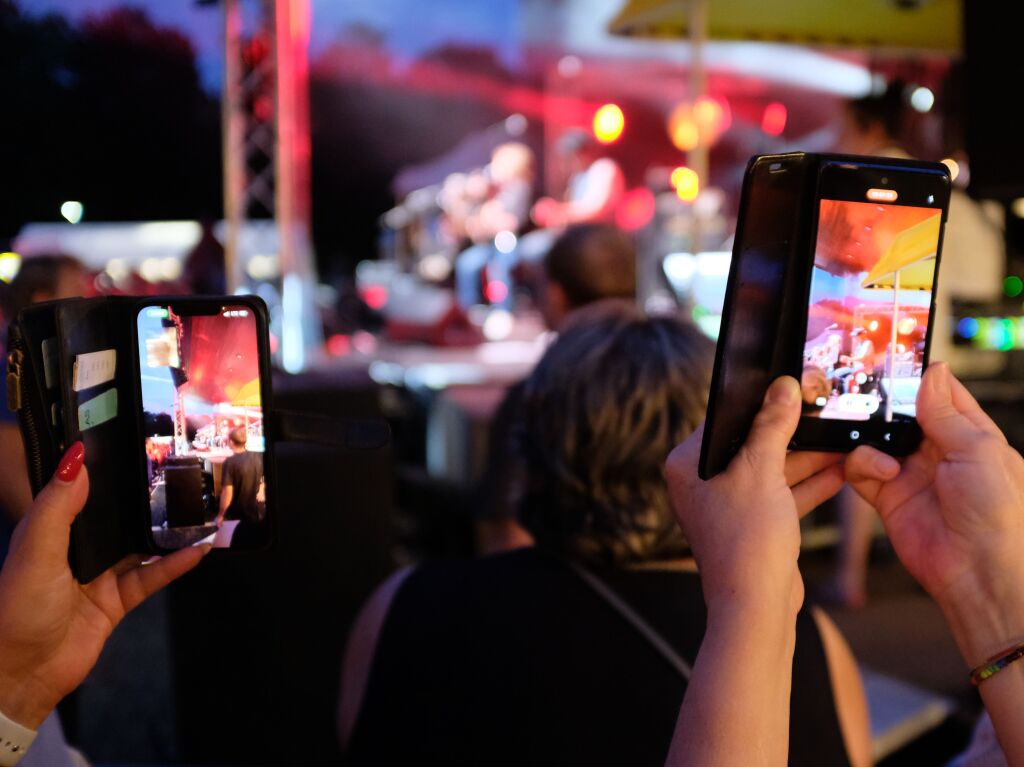 Riesenstimmung verbreitete beim zweiten Open Air im Kurpark Bad Krozingen Chris Norman mit seiner Band. Vor allem seine Smokie-Hits kamen bei den gut 1000 Fans gut an. Und die 