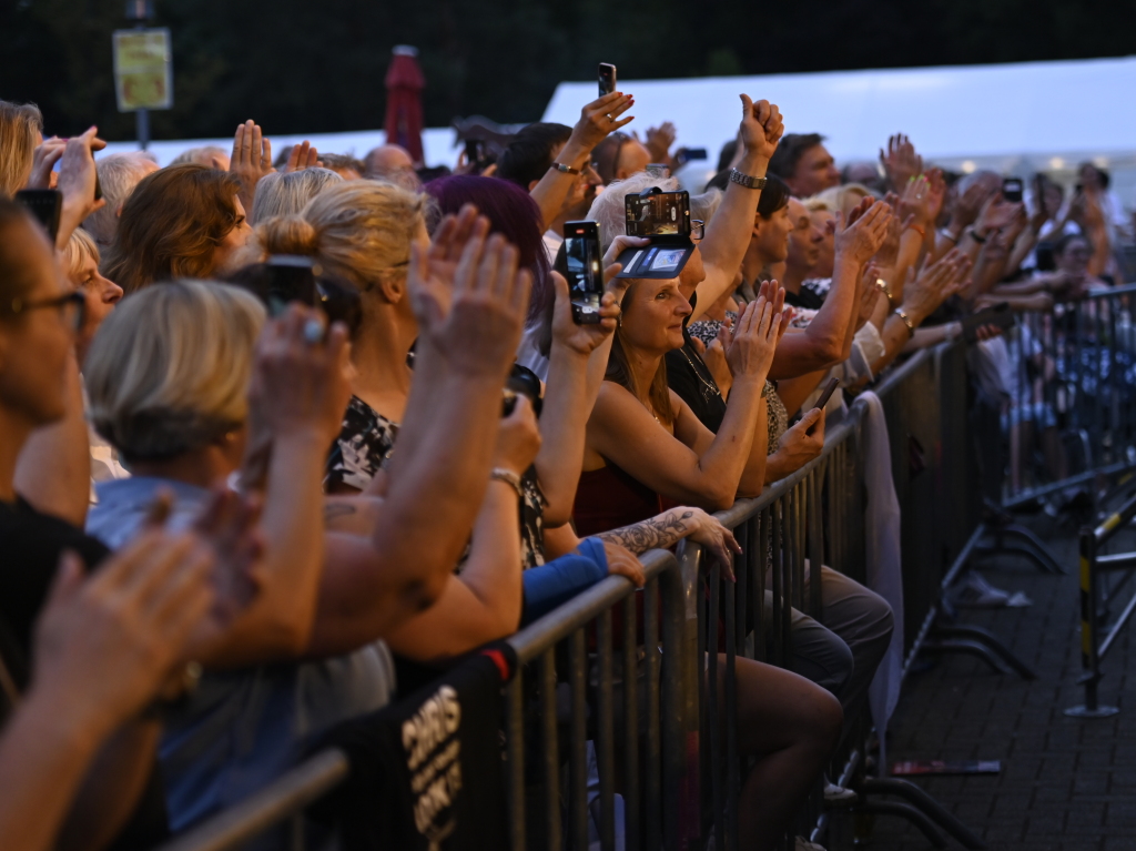 Riesenstimmung verbreitete beim zweiten Open Air im Kurpark Bad Krozingen Chris Norman mit seiner Band. Vor allem seine Smokie-Hits kamen bei den gut 1000 Fans gut an. Und die 