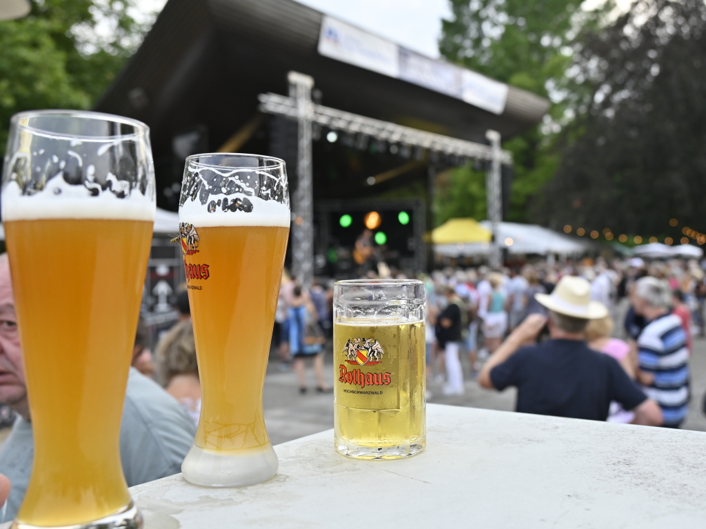 Riesenstimmung verbreitete beim zweiten Open Air im Kurpark Bad Krozingen Chris Norman mit seiner Band. Vor allem seine Smokie-Hits kamen bei den gut 1000 Fans gut an. Und die 