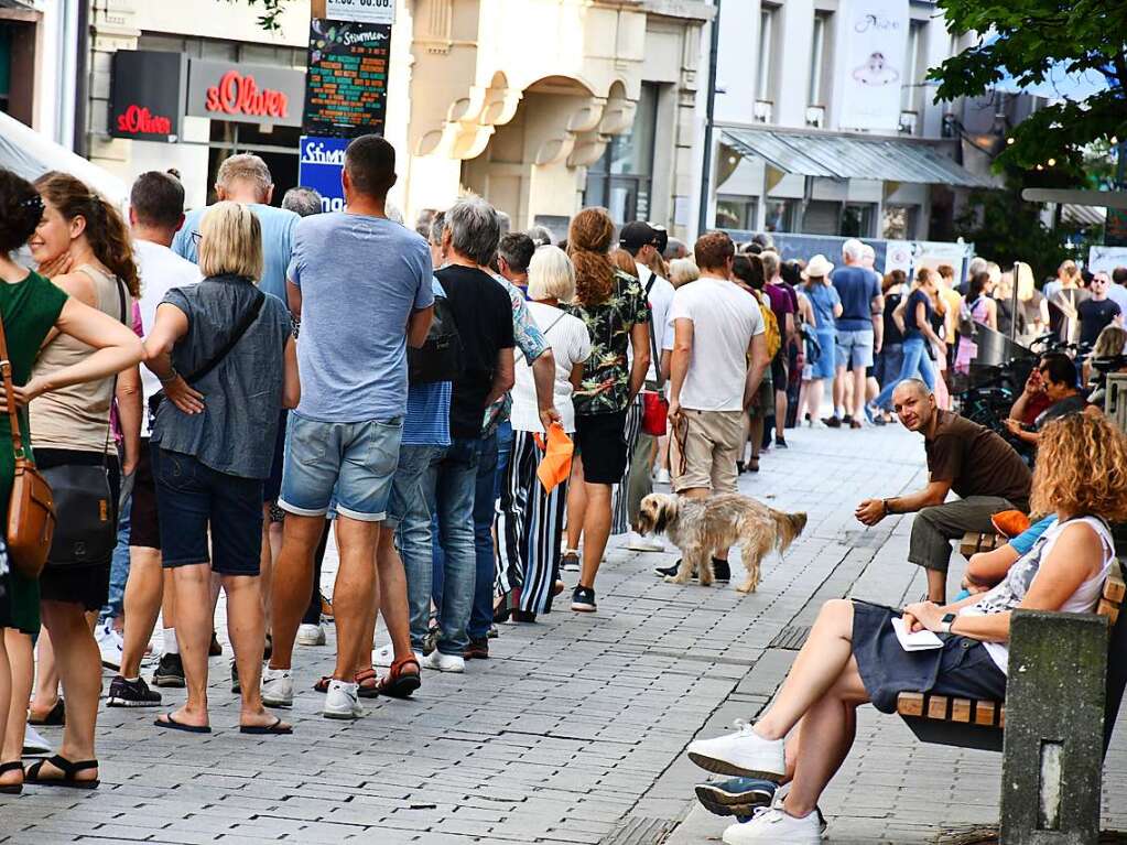 Bilder vom Stimmenkonzert mit Amy Macdonald, Malik Harris und Black Sea Dahu auf dem Alten Marktplatz in Lrrach