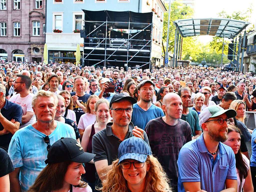 Bilder vom Stimmenkonzert mit Amy Macdonald, Malik Harris und Black Sea Dahu auf dem Alten Marktplatz in Lrrach