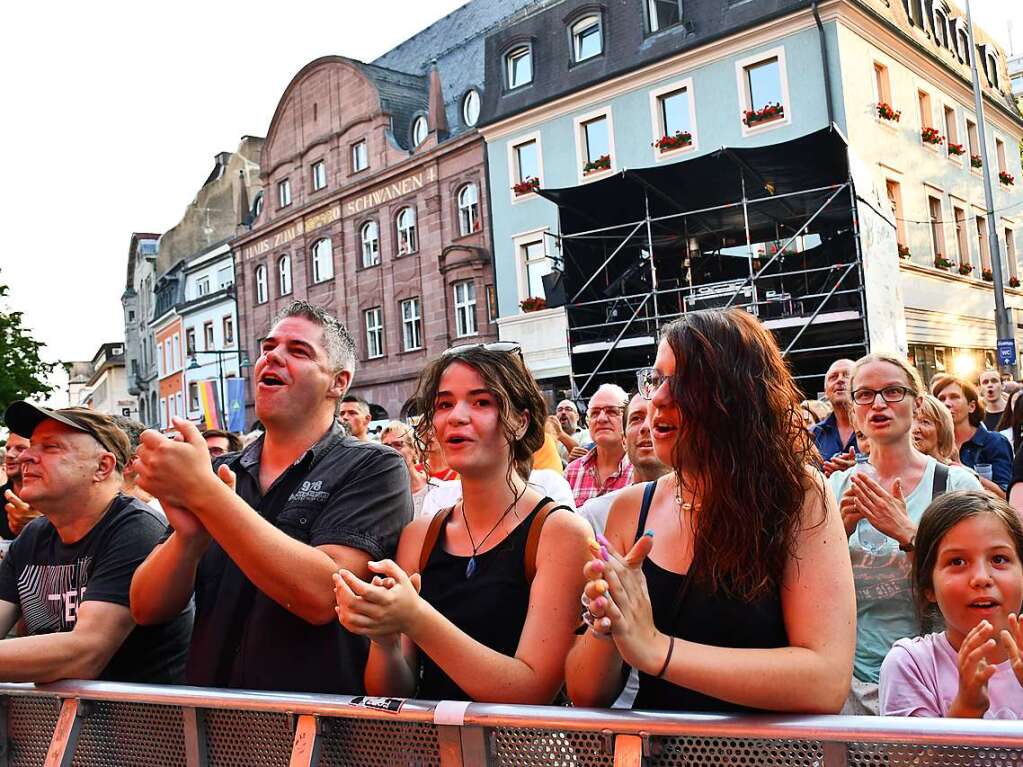 Bilder vom Stimmenkonzert mit Amy Macdonald, Malik Harris und Black Sea Dahu auf dem Alten Marktplatz in Lrrach