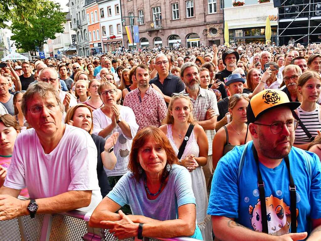 Bilder vom Stimmenkonzert mit Amy Macdonald, Malik Harris und Black Sea Dahu auf dem Alten Marktplatz in Lrrach