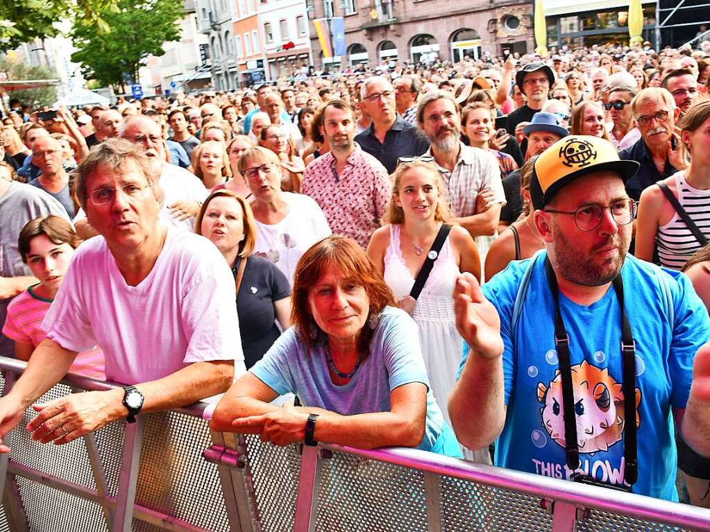 Bilder vom Stimmenkonzert mit Amy Macdonald, Malik Harris und Black Sea Dahu auf dem Alten Marktplatz in Lrrach