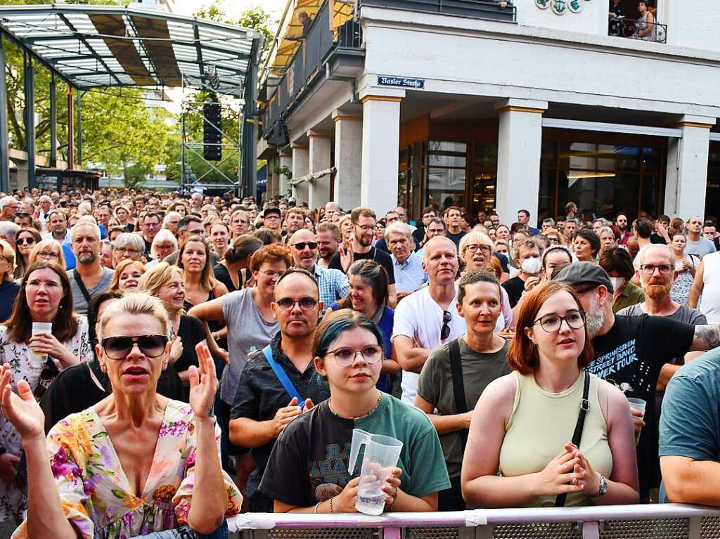 Bilder vom Stimmenkonzert mit Amy Macdonald, Malik Harris und Black Sea Dahu auf dem Alten Marktplatz in Lrrach