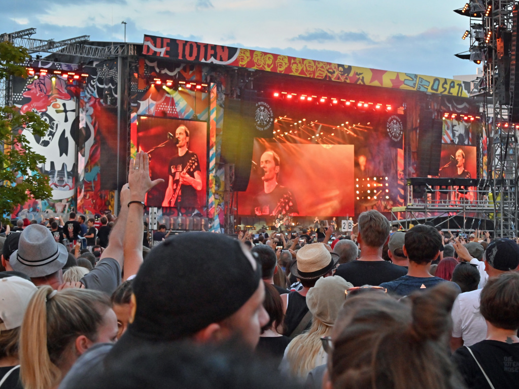 Die Toten Hosen waren zum 13. Mal in Freiburg – die Fans waren glcklich.