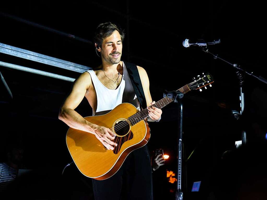 Max Giesinger feierte mit seinen Fans am dritten Tag des Festivals I Em Music auf dem Emmendinger Schlossplatz.