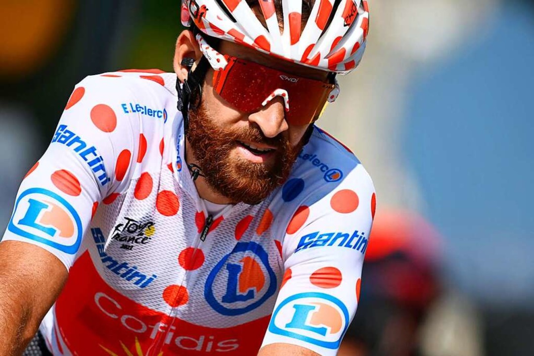 FastBergkönig Simon Geschke fährt mit einem Lachen nach Paris