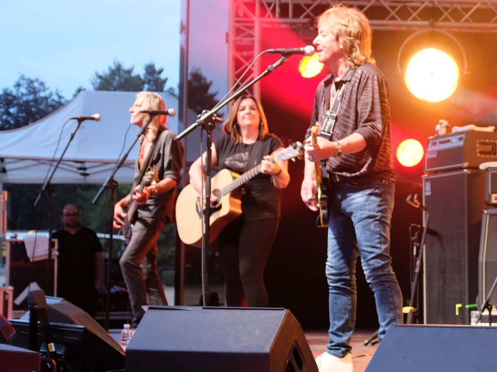 Riesenstimmung verbreitete beim zweiten Open Air im Kurpark Bad Krozingen Chris Norman mit seiner Band. Vor allem seine Smokie-Hits kamen bei den gut 1000 Fans gut an. Und die 