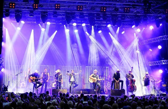 Beim Auftritt von The Boss Hoss kochte der Emmendinger Schlossplatz regelrecht.  | Foto: Markus Zimmermann