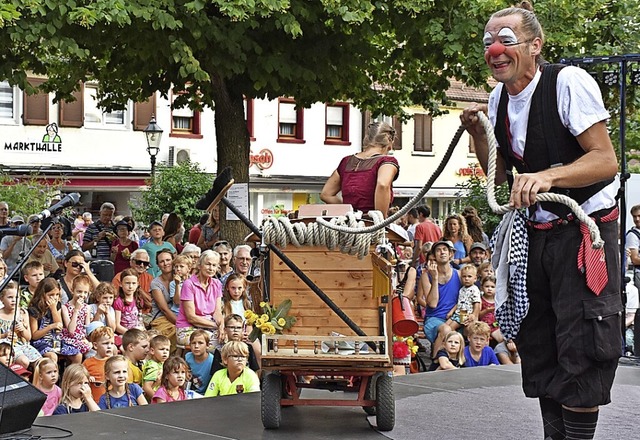 Nicht nur Kinder hatten Spa beim Auftritt des Clown-Duos Minuusch.  | Foto: Thomas Biniossek