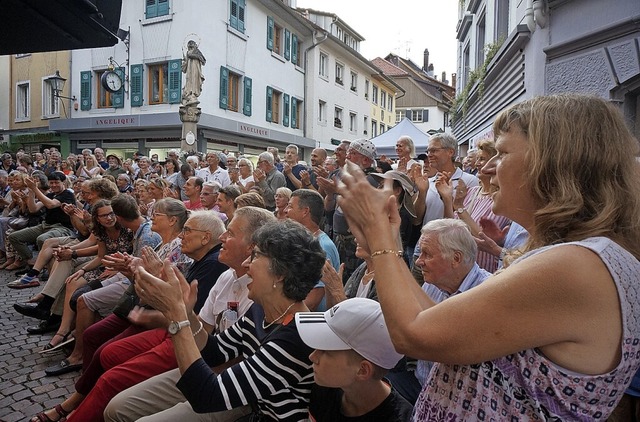 Tolles Publikum: Die Freude an der Mus...gener Jazzfest die Menschen zusammen.   | Foto:  