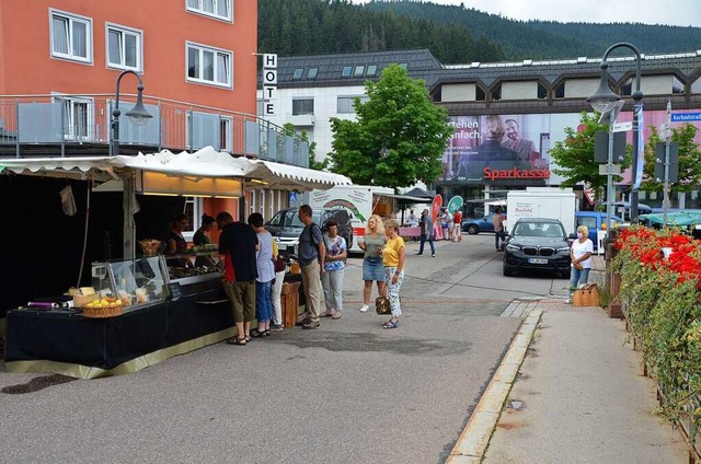 Blick auf die neue Anordnung der Marktstnde  | Foto: Sonja Niederer