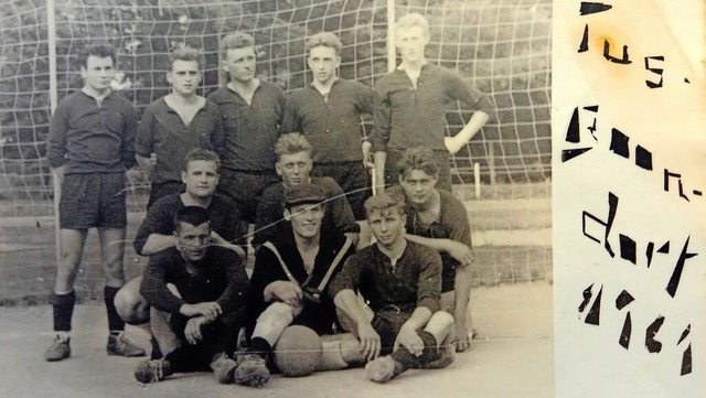 Die TuS-Mannschaft 1961 (hinten, von l...tt, Gnter Benesch und Udo Indlekofer.  | Foto: Hans Jung (Archiv-Foto)