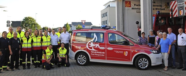 bergabe des Einsatzfahrzeugs mit dem ...Responder-Team und Krankenpflegeverein  | Foto: sedlak