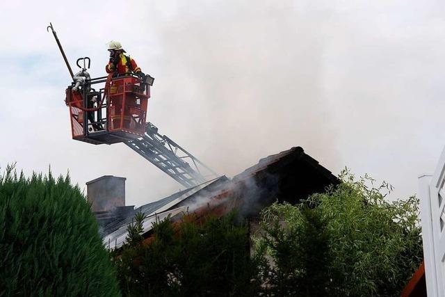 Wohnhaus in Schliengen komplett abgebrannt – Feuerwehr verhindert Übergreifen auf andere Häuser