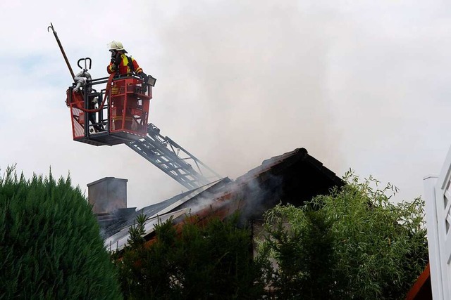 Im Schliengener Ortsteil Obereggenen i...ttag ein Wohnhaus komplett abgebrannt.  | Foto: Volker Mnch