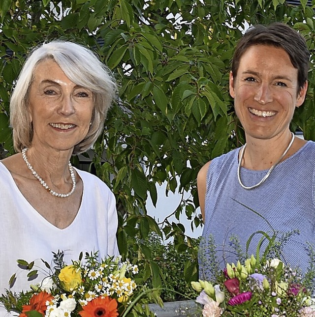 Christa Kamper (links) verlsst den Rat, Lilli Steinmann rckt nach.  | Foto: Louis Gro