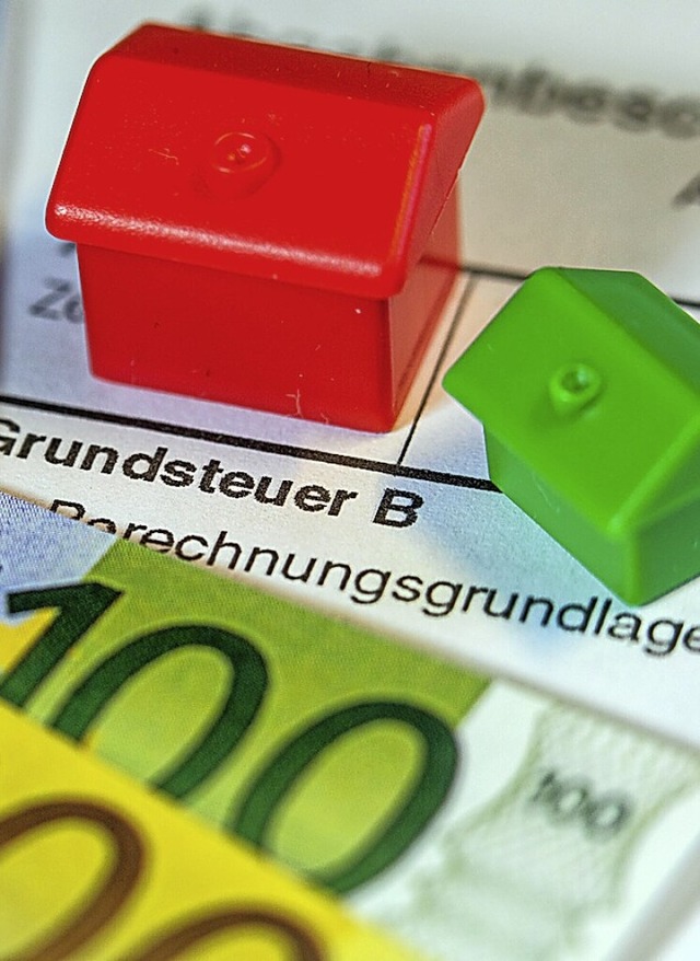 Das Finanzamt bietet Hilfe bei der bermittlung der  Grundsteuer B an.  | Foto: Jens Bttner (dpa)