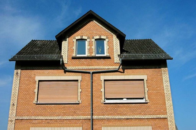 Zu gro fr zwei Personen: oft braucht...amilienhaus zum Zweifamilienhaus wird.  | Foto: Martin Debus  (stock.adobe.com)