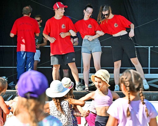 Beim Kinderprogramm des Stadtteilfests...t Animation zum Tanz und Bonbonwerfen.  | Foto: Michael Bamberger