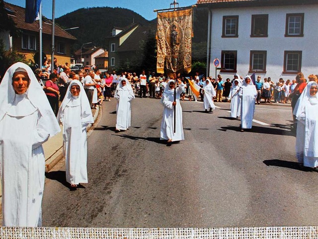 Auch Mnche und Nonnen marschierten be... den Feierlichkeiten zum Jubilum mit.  | Foto: Hansjrg Bader