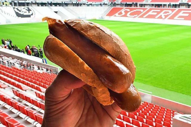 Wurst im Pappbecher und lange Wartezeiten im Dreisamstadion