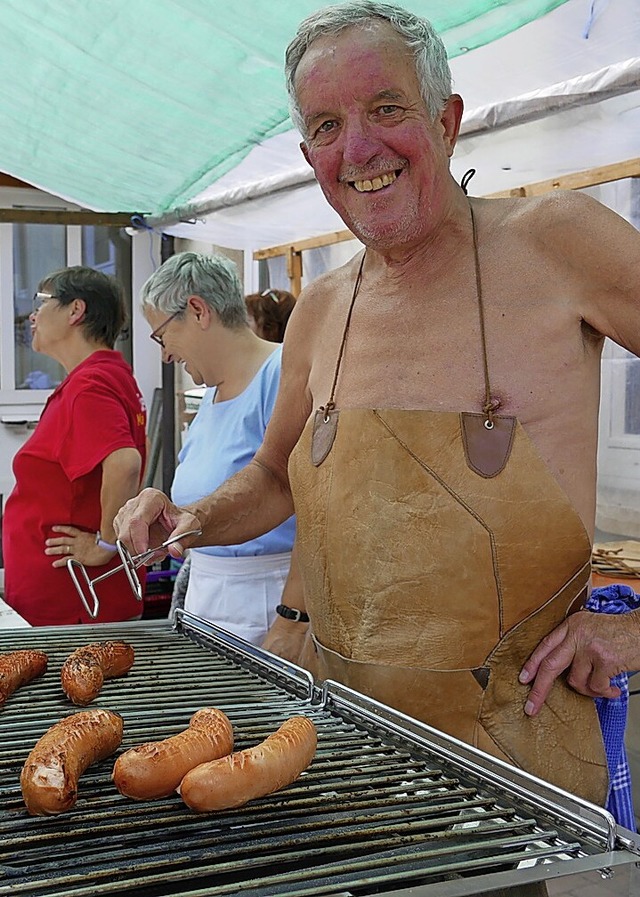 Hitzejob:  Wrstchengrillen beim Pfarrfest   | Foto: Eva Korinth