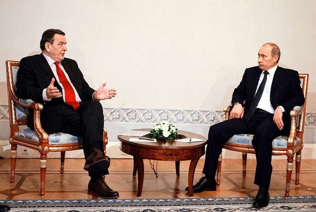 Unsicher ist, ob Gerhard Schrder auch den Prsidenten Putin trifft.  | Foto: ALEXEY DRUZHININ (AFP)