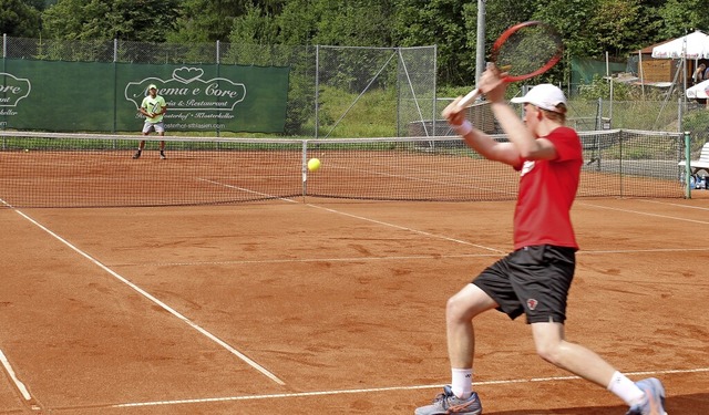 Ein packendes Duell boten Ignasi Villacampa-Roses (hinten) und Henri Ohl.  | Foto: Cornelia Liebwein