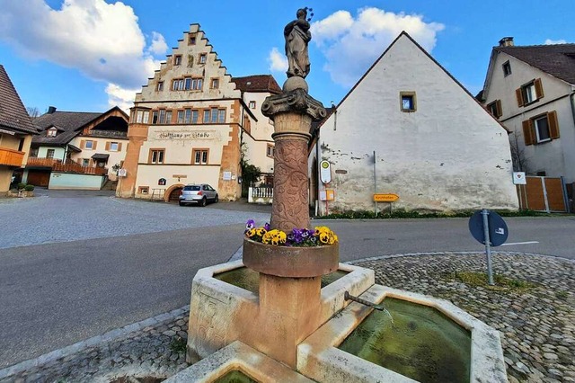 Der Platz vor der historischen Stube in Pfaffenweiler soll umgestaltet werden.  | Foto: Sophia Hesser