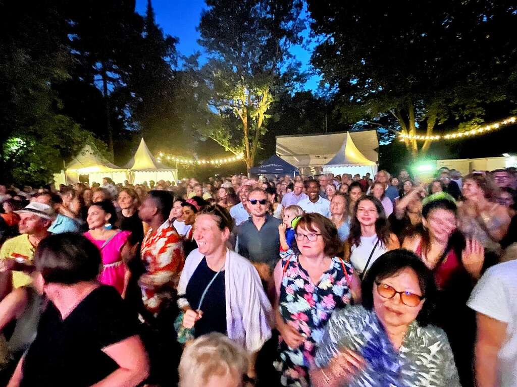 Stimmungsbilder aus dem Rosenfelspark vom Stimmenkonzert mit La Yegros und Cimafunk