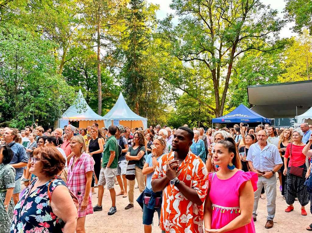 Stimmungsbilder aus dem Rosenfelspark vom Stimmenkonzert mit La Yegros und Cimafunk