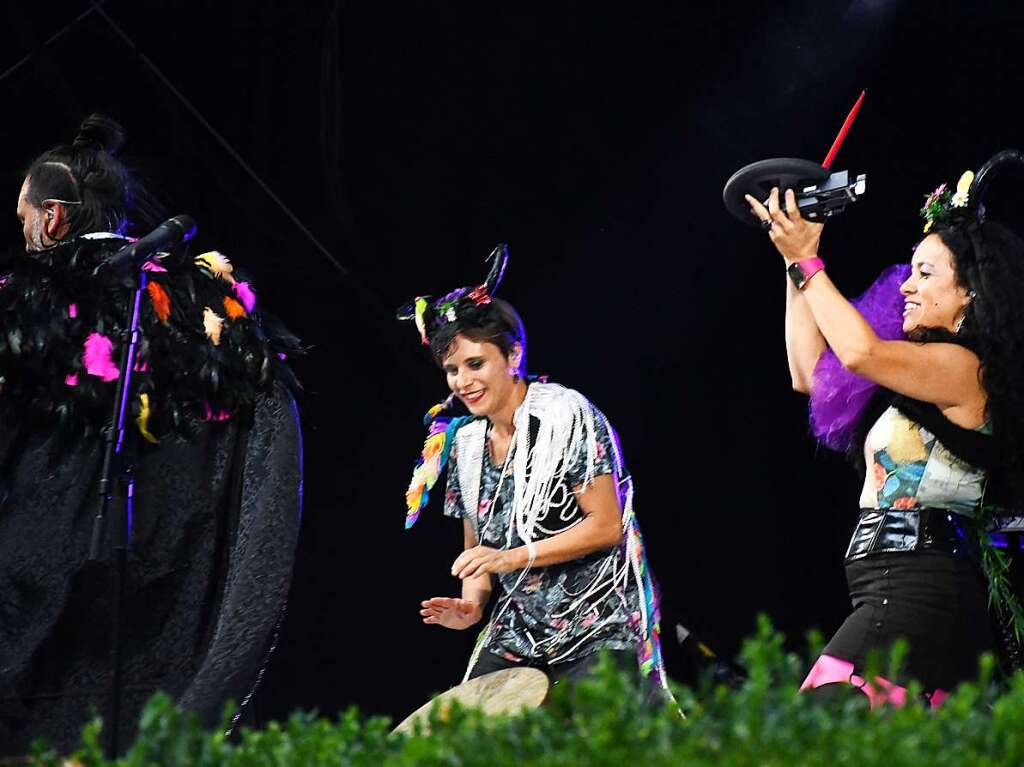 Stimmungsbilder aus dem Rosenfelspark vom Stimmenkonzert mit La Yegros und Cimafunk