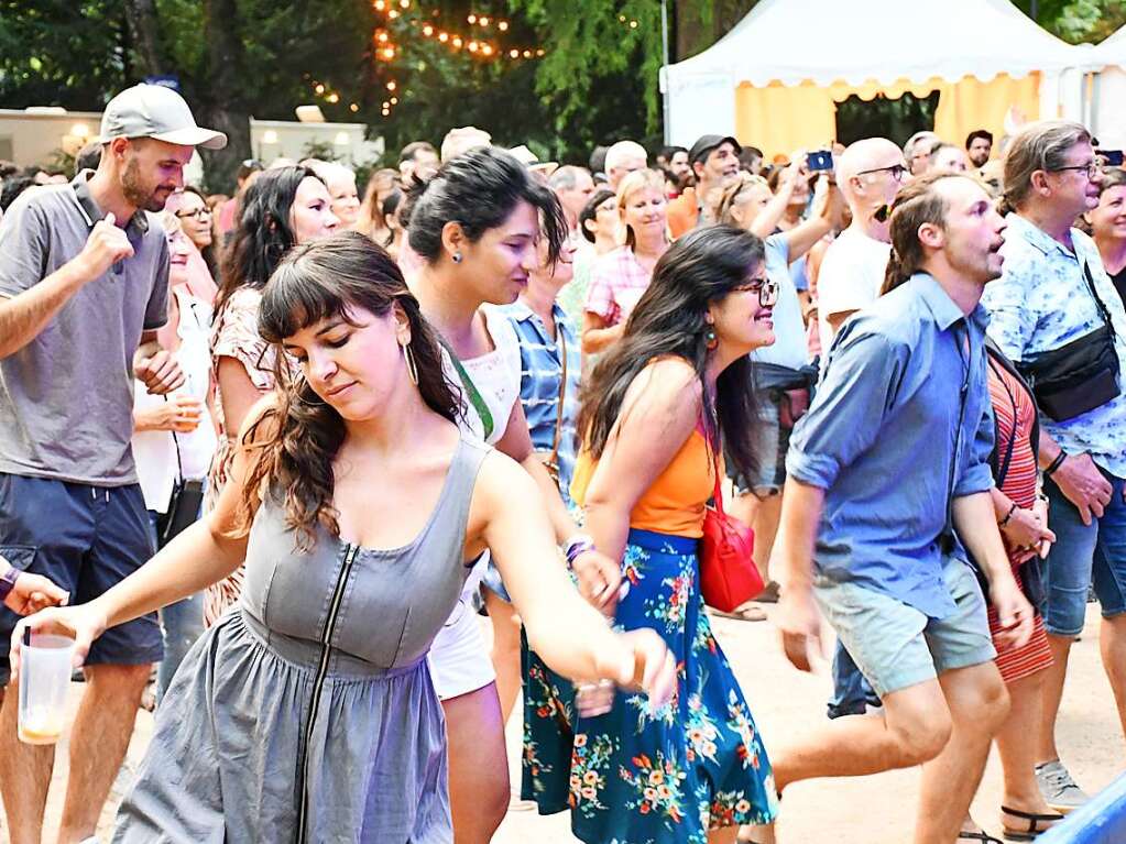 Stimmungsbilder aus dem Rosenfelspark vom Stimmenkonzert mit La Yegros und Cimafunk