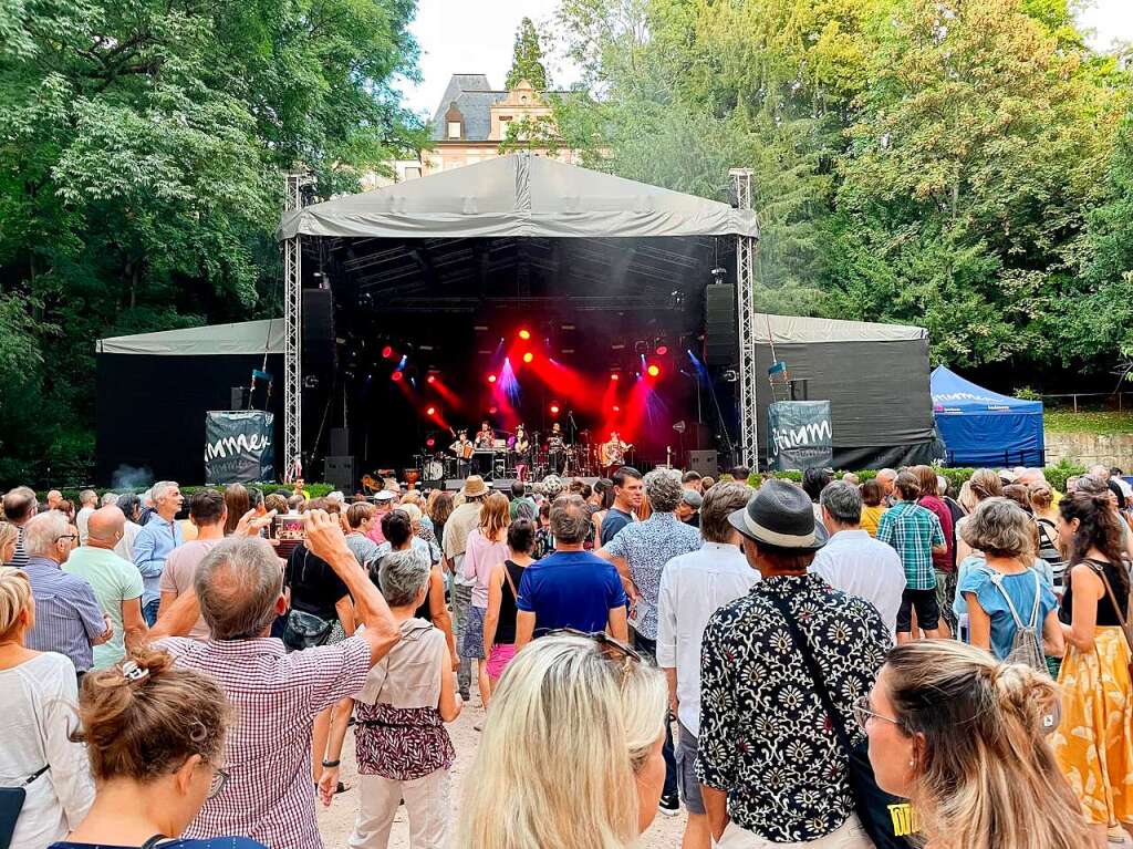 Stimmungsbilder aus dem Rosenfelspark vom Stimmenkonzert mit La Yegros und Cimafunk