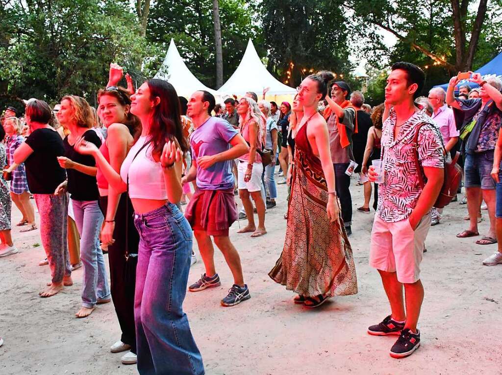 Stimmungsbilder aus dem Rosenfelspark vom Stimmenkonzert mit La Yegros und Cimafunk